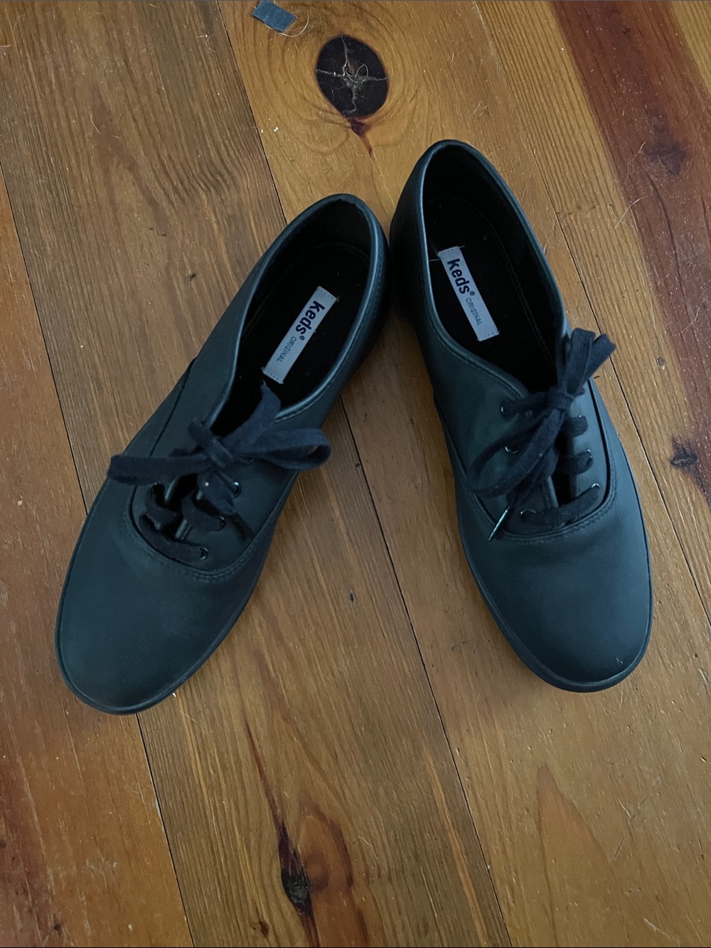 Black ladies leather sneakers